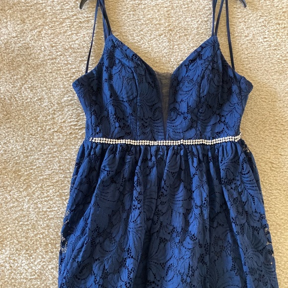 NEW (UNUSED) WOMENS DRESS: NAVY, SIZE 3 HOCO/PARTY - Picture 3 of 8